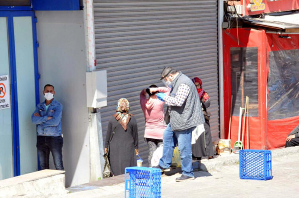 İstanbul'un o ilçesinde koronavirüse davetiye çıkaran görüntüler! 4