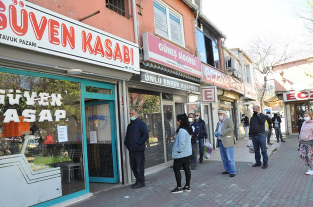 İstanbul'un o ilçesinde koronavirüse davetiye çıkaran görüntüler! 7