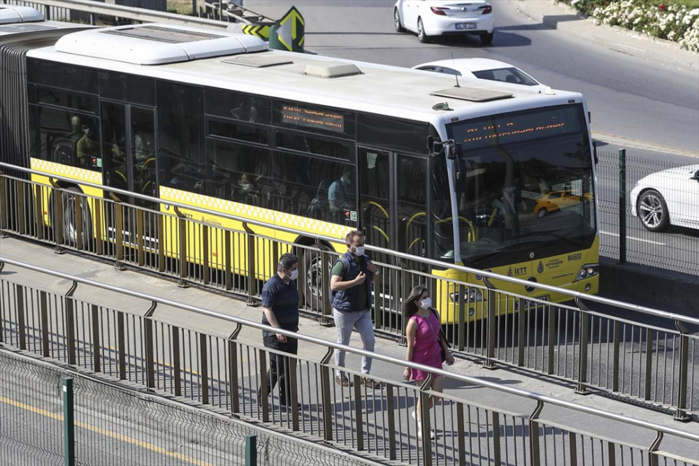 İstanbul yeni normalin ikinci haftasında! Vatandaşlar maskeye alıştı 1