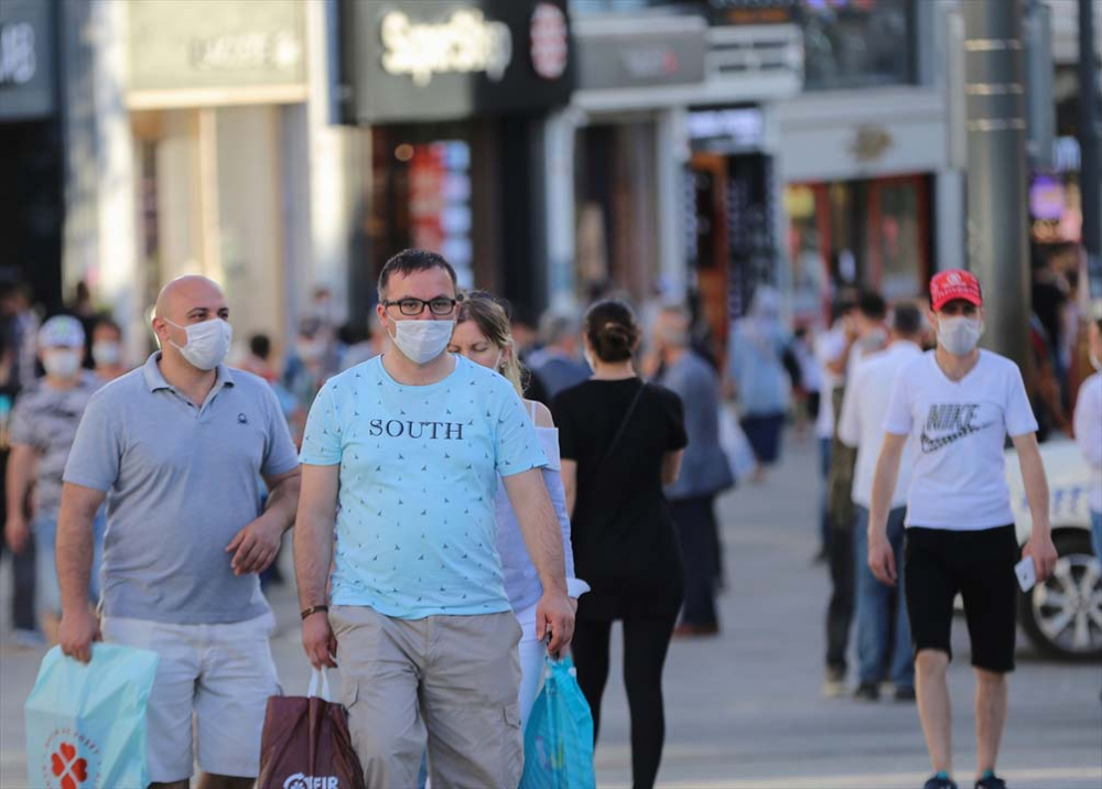 İstanbul yeni normalin ikinci haftasında! Vatandaşlar maskeye alıştı 12