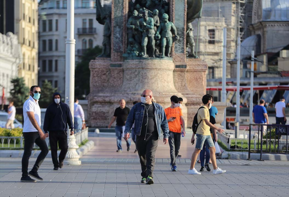 İstanbul yeni normalin ikinci haftasında! Vatandaşlar maskeye alıştı 16