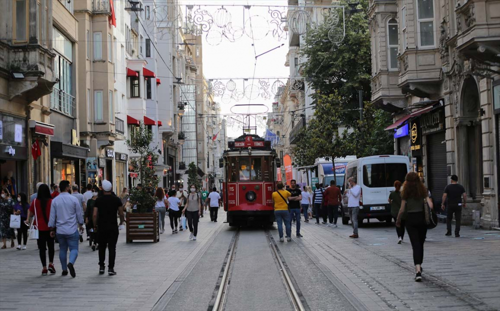 İstanbul yeni normalin ikinci haftasında! Vatandaşlar maskeye alıştı 8