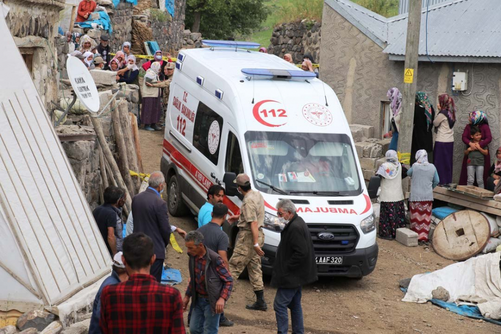 Ağrıda feci olay! Tandıra düşen kızını kurtarmak isteyen anne yanarak can verdi 1