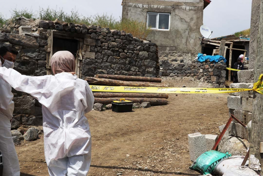 Ağrıda feci olay! Tandıra düşen kızını kurtarmak isteyen anne yanarak can verdi 3