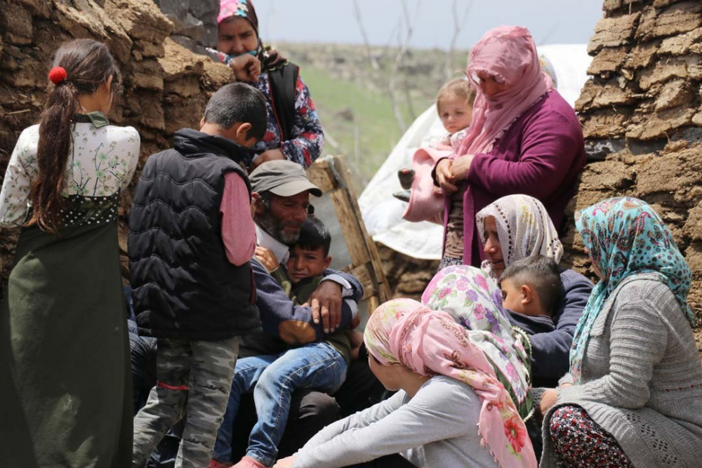 Ağrıda feci olay! Tandıra düşen kızını kurtarmak isteyen anne yanarak can verdi 9