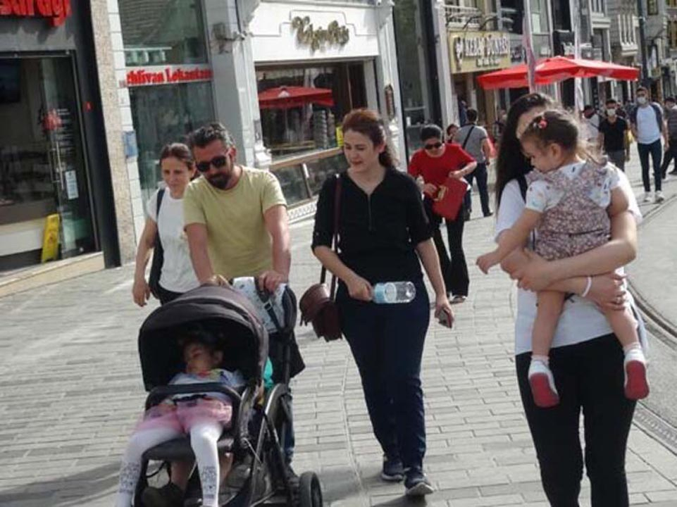 Taksim'de koronavirüs tedbirlerinden eser yok! 12