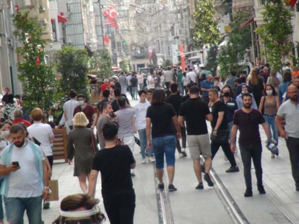 Taksim'de koronavirüs tedbirlerinden eser yok! 7