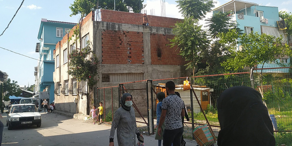 Babasına kızdı müdahaleye gelen polis araçlarını taşladı 2