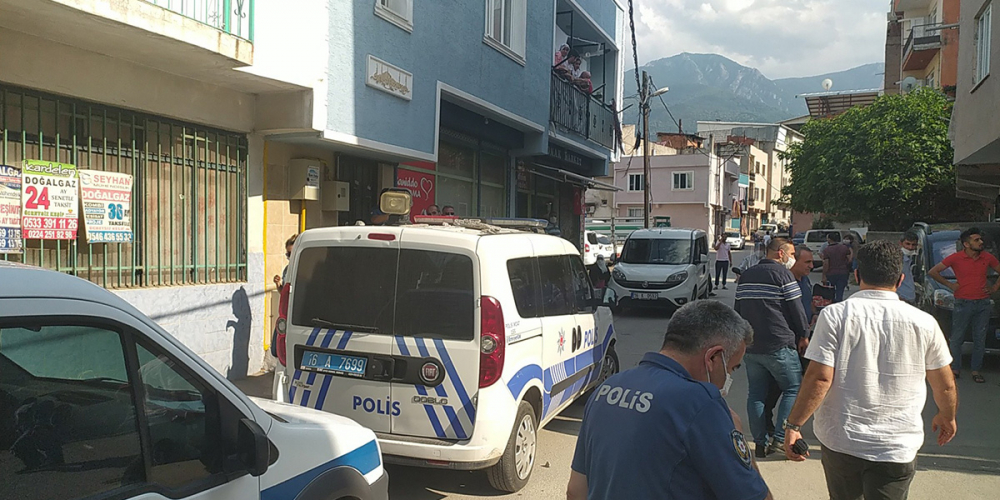 Babasına kızdı müdahaleye gelen polis araçlarını taşladı 4