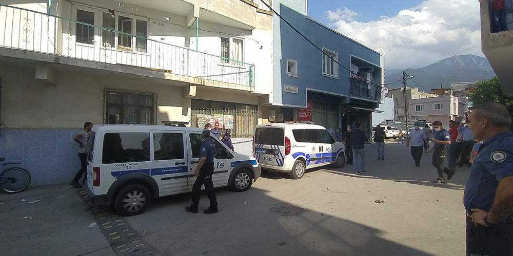 Babasına kızdı müdahaleye gelen polis araçlarını taşladı 5