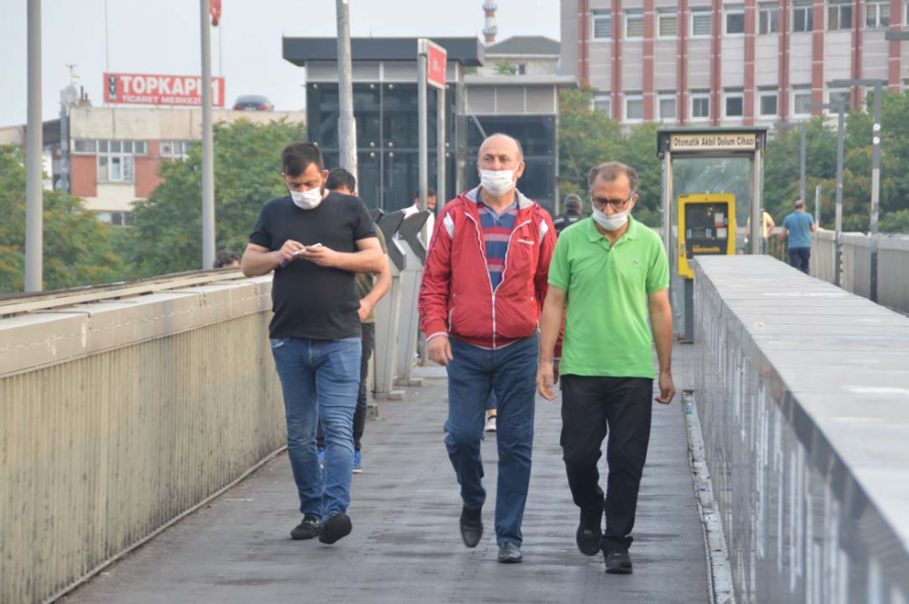 Maske takma zorunluğu başladı! İstanbullular güne maske takarak başladı 2