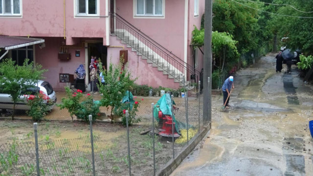 Beklenen yağmur geldi! İstanbul'da hayat felç oldu 16