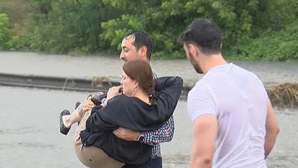 Beklenen yağmur geldi! İstanbul'da hayat felç oldu 4