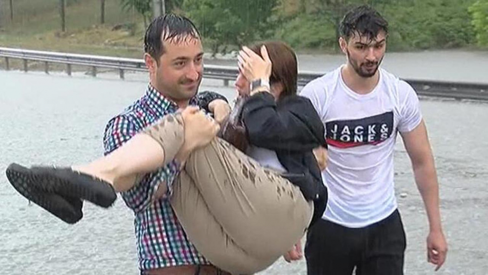 Beklenen yağmur geldi! İstanbul'da hayat felç oldu 5