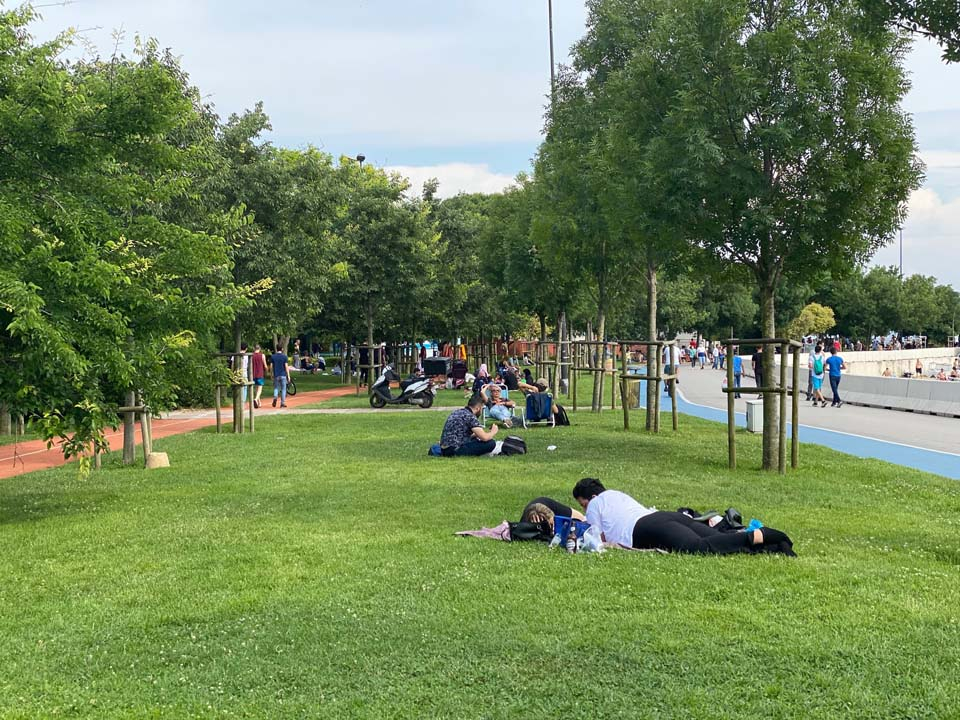 İstanbullular Caddebostan Sahiline akın etti! Maske ve sosyal mesafe unutuldu 2