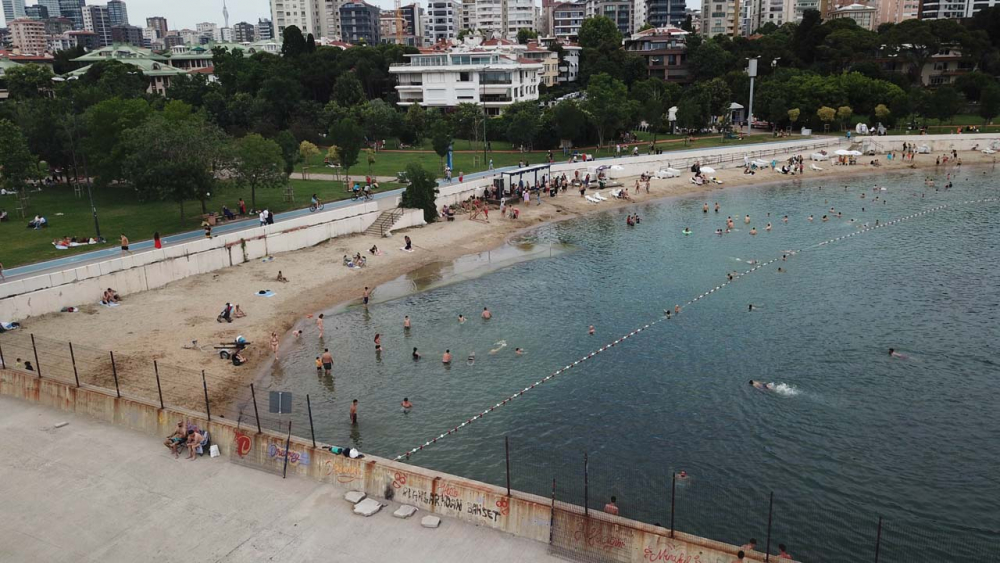 İstanbullular Caddebostan Sahiline akın etti! Maske ve sosyal mesafe unutuldu 7