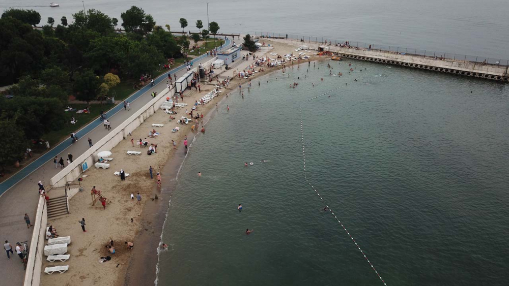 İstanbullular Caddebostan Sahiline akın etti! Maske ve sosyal mesafe unutuldu 8