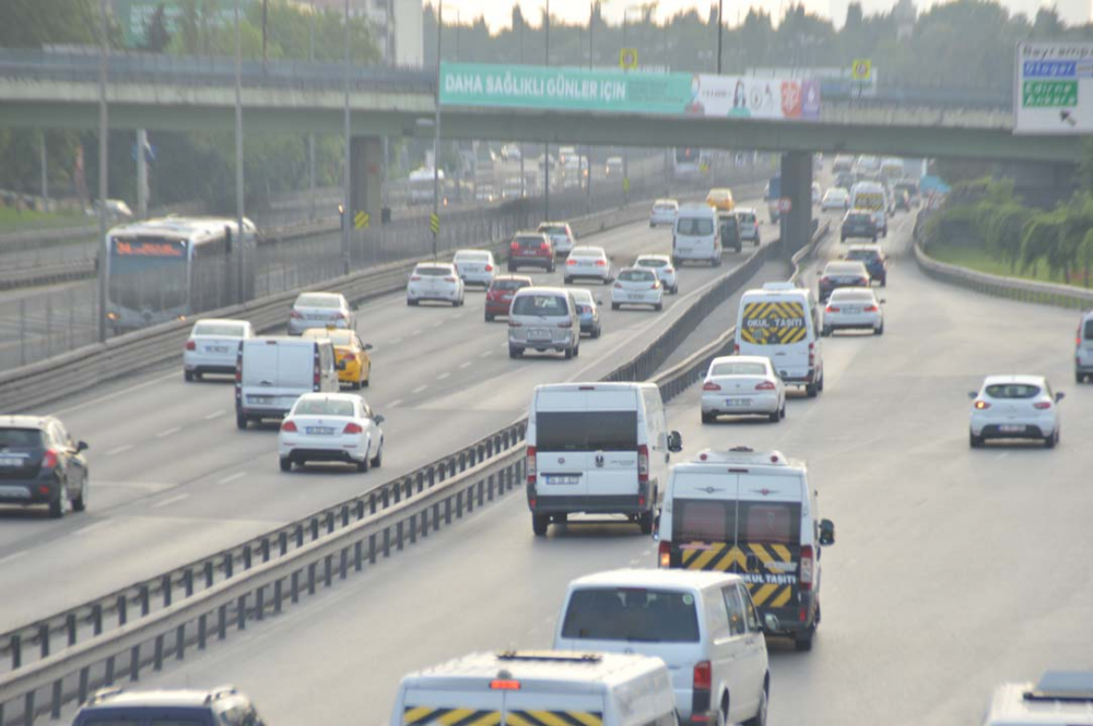 İstanbul yeni güne hareketli başladı! Trafik yoğunluğu dikkat çekti 11