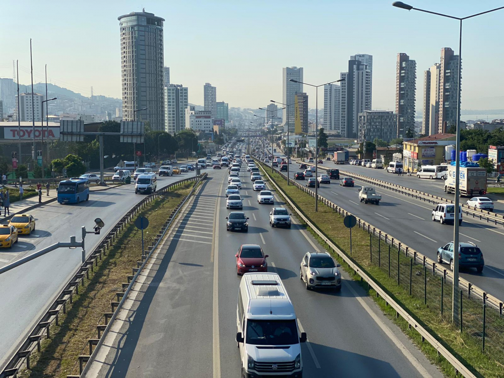 İstanbul yeni güne hareketli başladı! Trafik yoğunluğu dikkat çekti 14