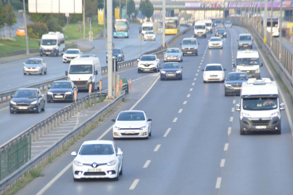 İstanbul yeni güne hareketli başladı! Trafik yoğunluğu dikkat çekti 2