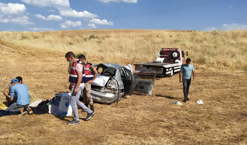 Korkunç kaza! Otomobil hurdaya döndü 4