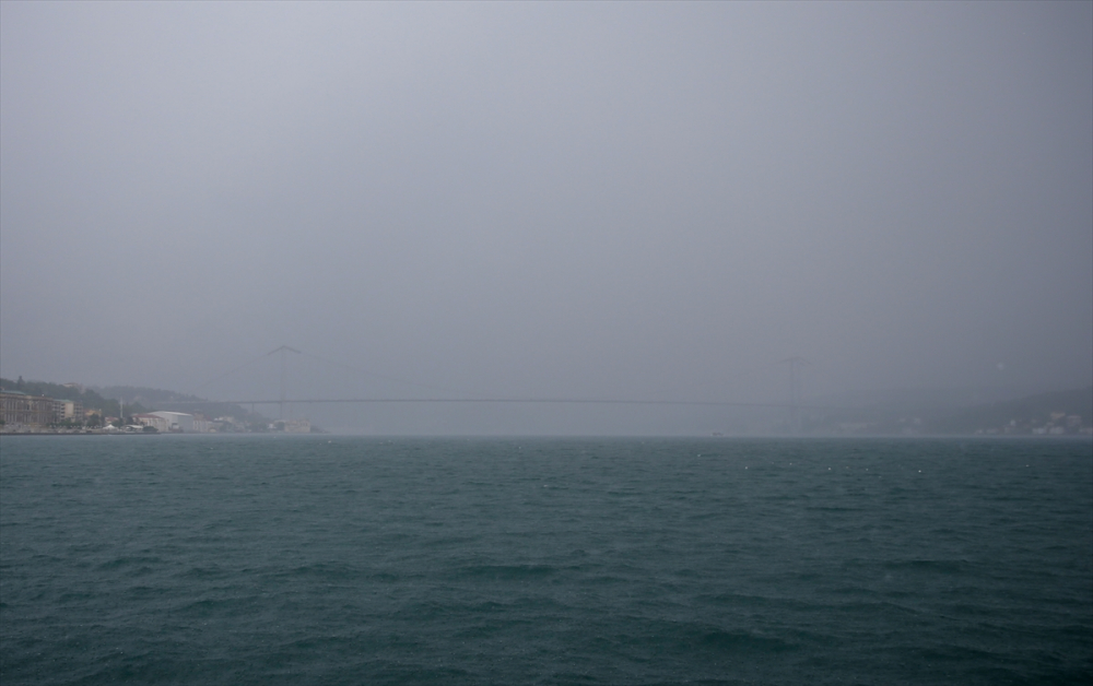 Sağanak yağış megakent İstanbul'da hayatı felç etti! Yollar göle döndü 37
