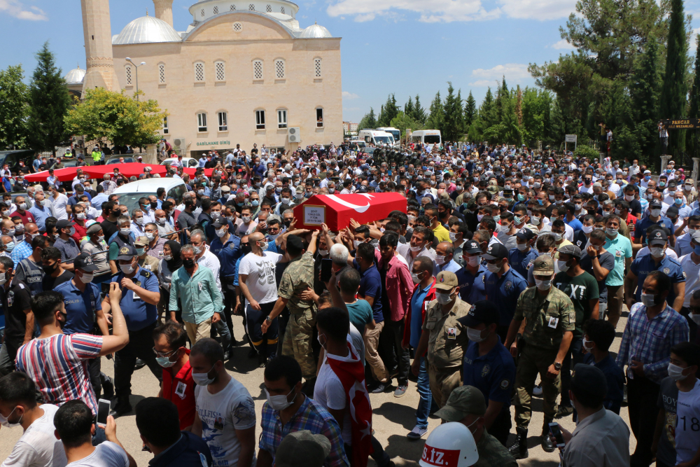 Şehit Piyade Teğmen Yunus Gül, memleketinde son yolculuğuna uğurlandı 1