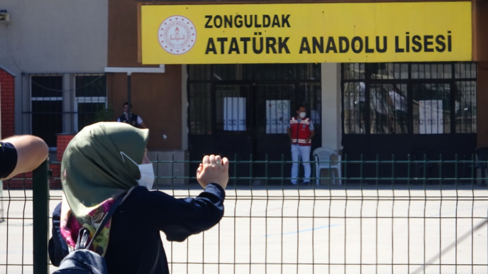 Yanlış okula gitti, sınav için imdadına vatandaşlar yetişti 5