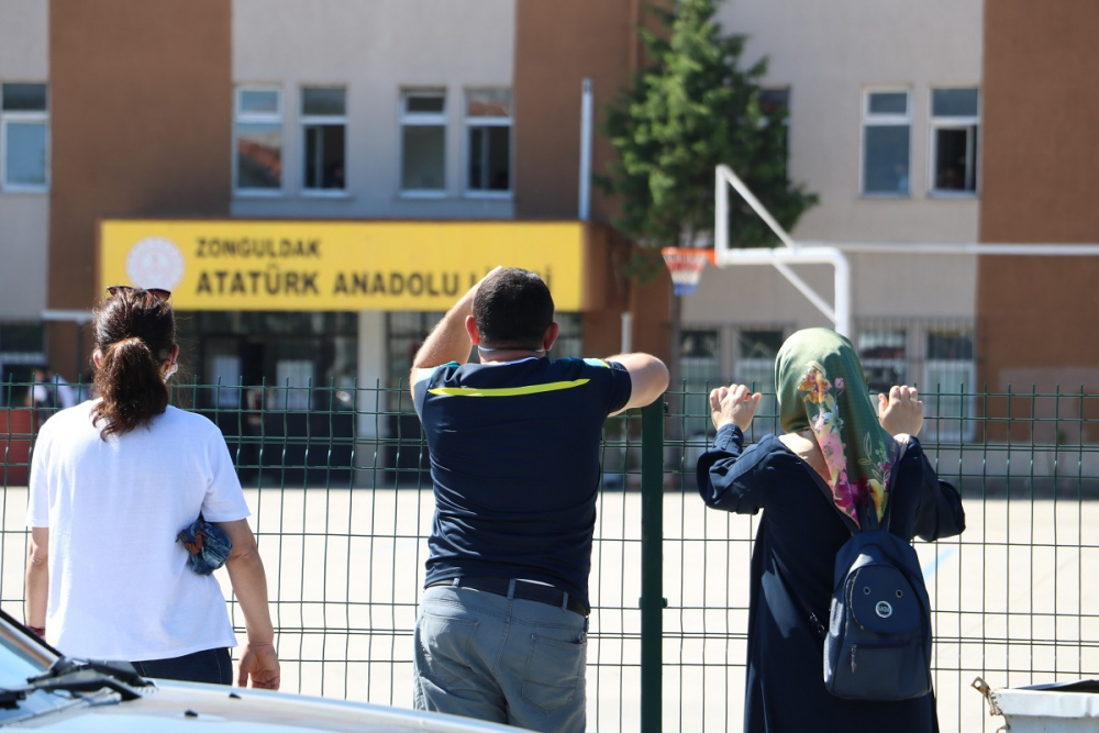 Yanlış okula gitti, sınav için imdadına vatandaşlar yetişti 8