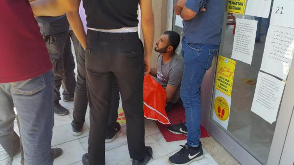 2 yaşındaki çocuğunun cansız bedeniyle sokakta oturdu! 6