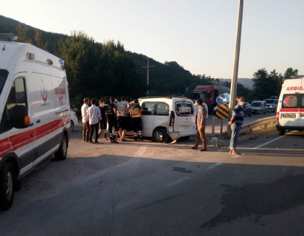 Samsun'da trafik kazası: 4 kişi yaralandı 2