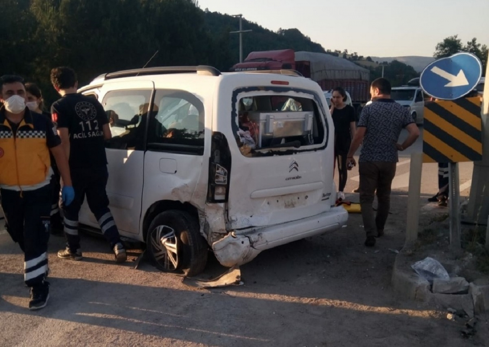 Samsun'da trafik kazası: 4 kişi yaralandı 5