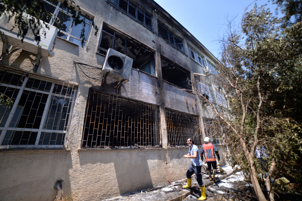 Mersin'de lisede şiddetli patlama: 2 öğretmen yaralandı 2