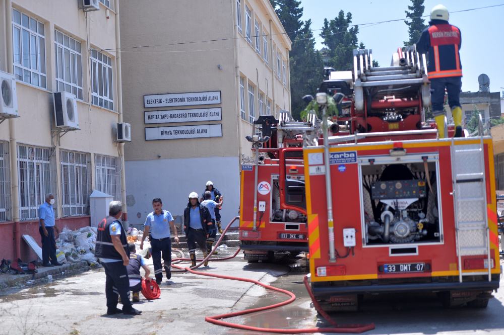 Mersin'de lisede şiddetli patlama: 2 öğretmen yaralandı 7