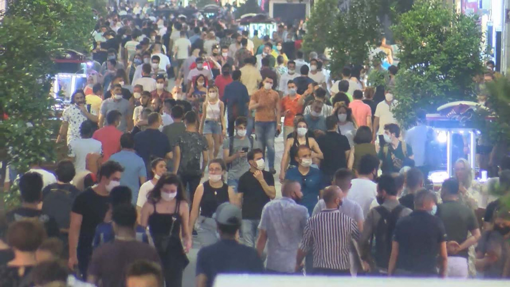 İstiklal Caddesi eski günlerini aratmadı! İnanılmaz yoğunluk oluştu 1