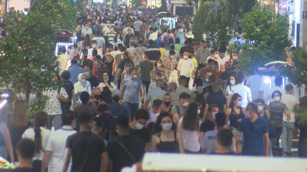 İstiklal Caddesi eski günlerini aratmadı! İnanılmaz yoğunluk oluştu 3