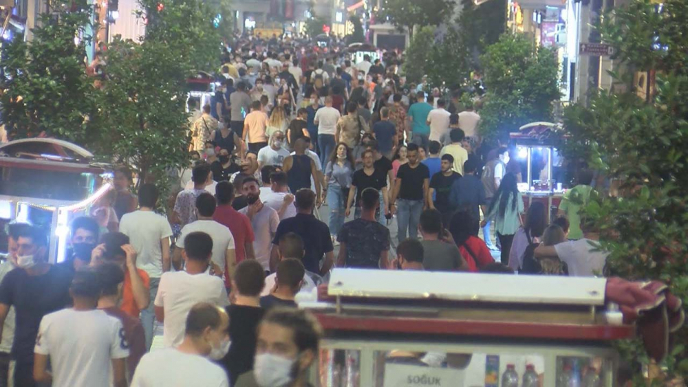 İstiklal Caddesi eski günlerini aratmadı! İnanılmaz yoğunluk oluştu 4