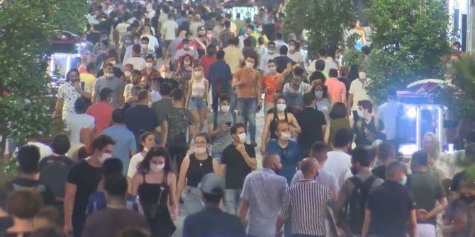 İstiklal Caddesi eski günlerini aratmadı! İnanılmaz yoğunluk oluştu