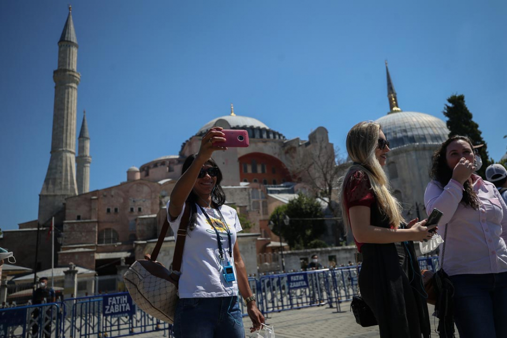 Ayasofya'ya ibadet yolu açıldı! Vatandaşlar akın etti 10