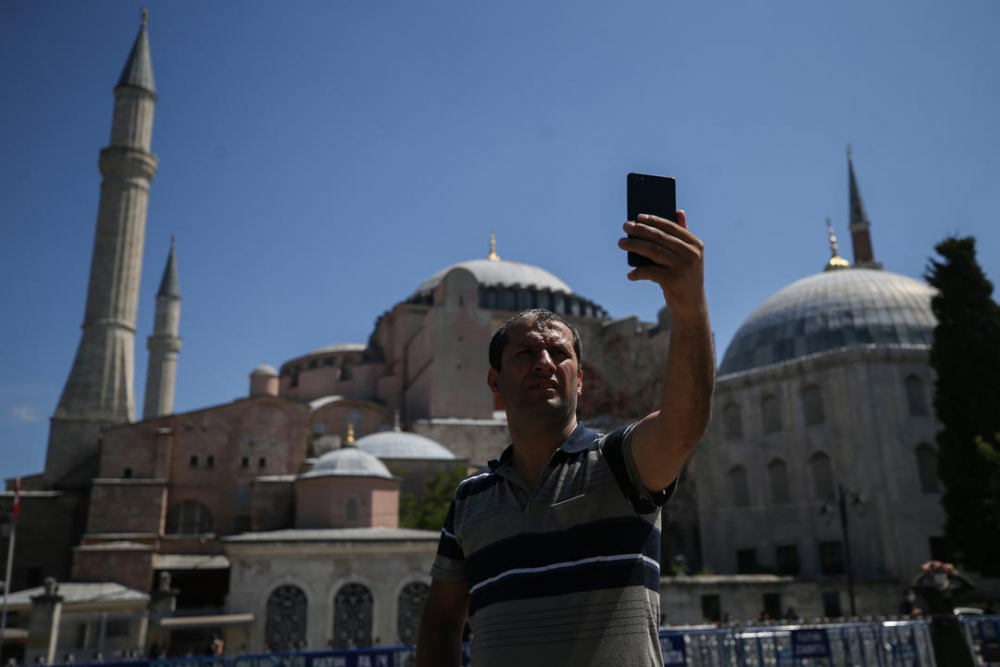 Ayasofya'ya ibadet yolu açıldı! Vatandaşlar akın etti 7