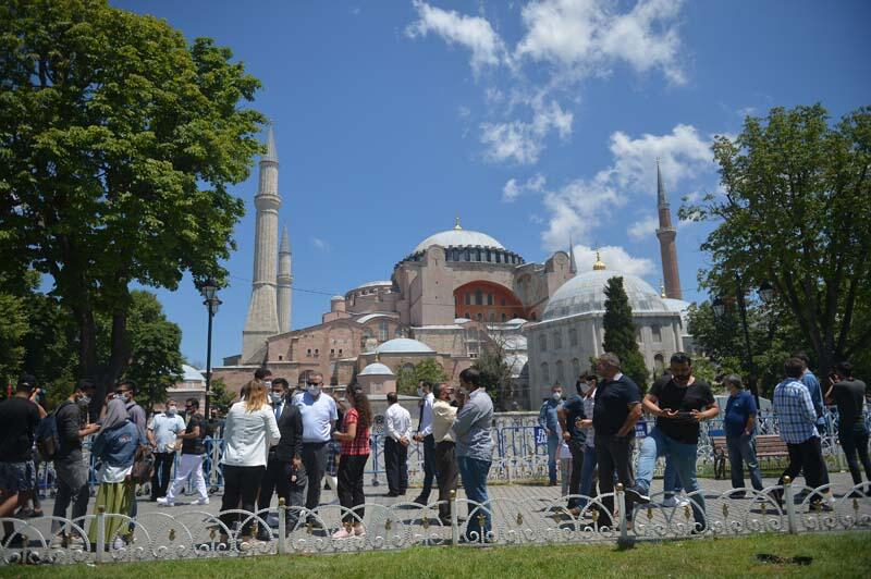 Ayasofya'daki hareketlilik bugün de devam ediyor! 6