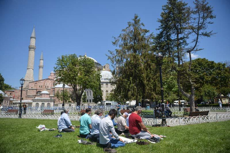 Ayasofya'daki hareketlilik bugün de devam ediyor! 8