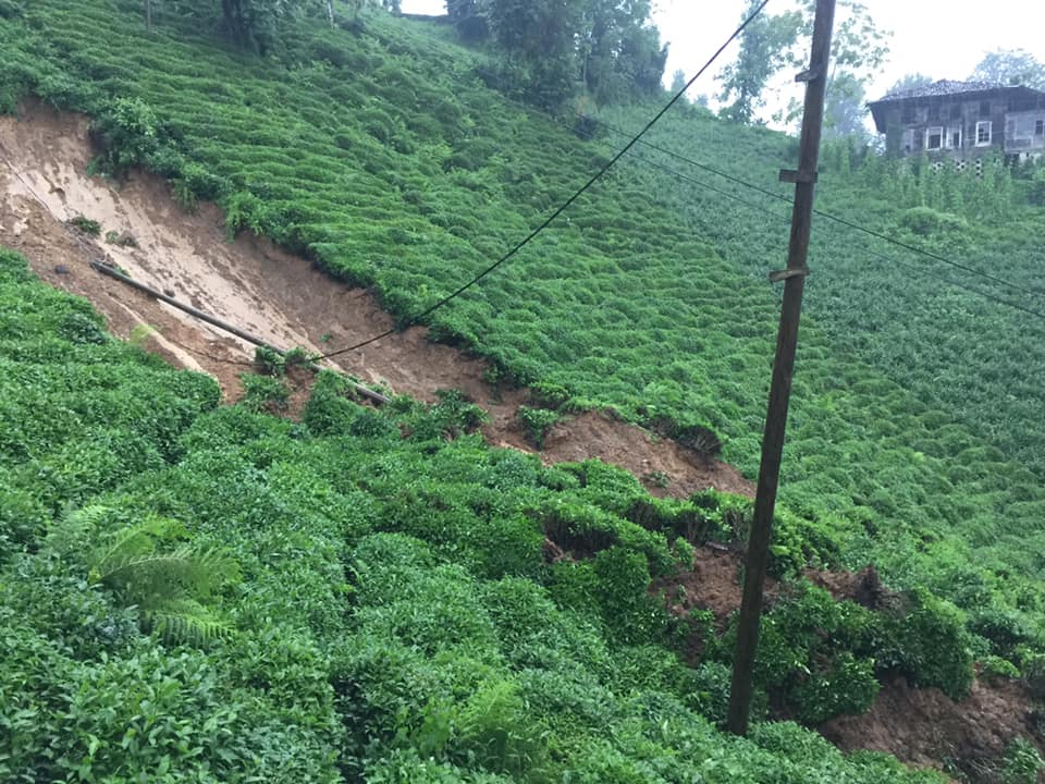 Rize'de hayat sağanak nedeniyle felç oldu! 3