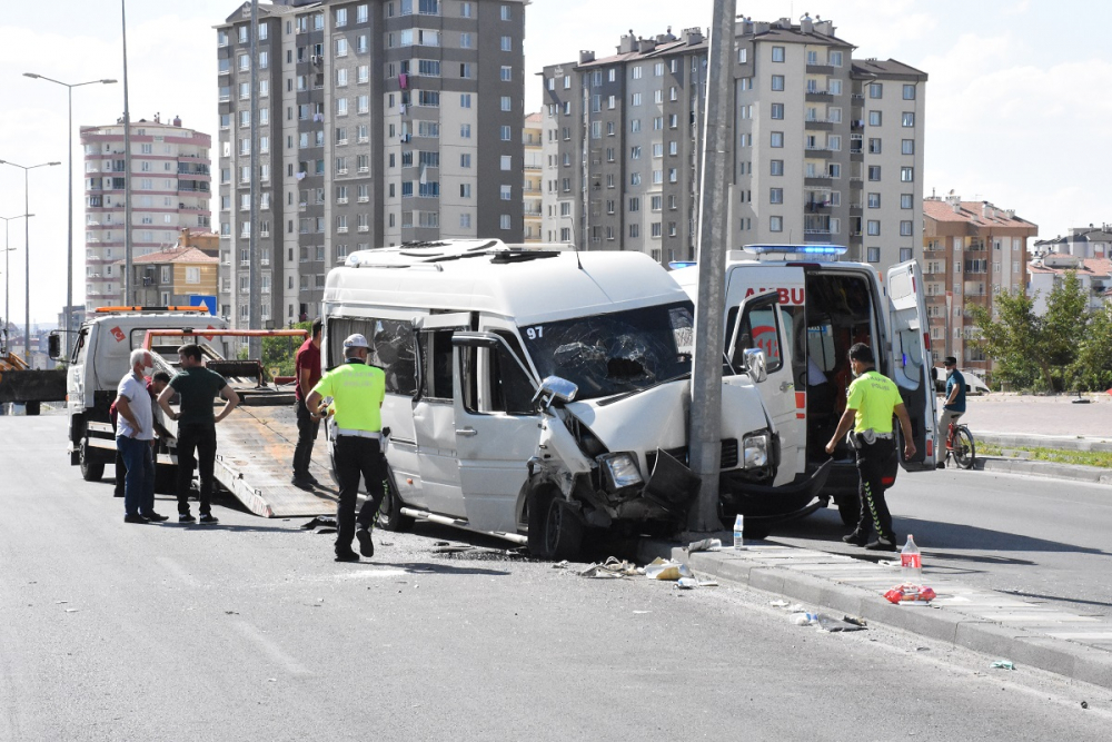 Mesaiden dönüyorlardı! İşçi servisinde bulunan çok sayıda kişi yaralandı 2