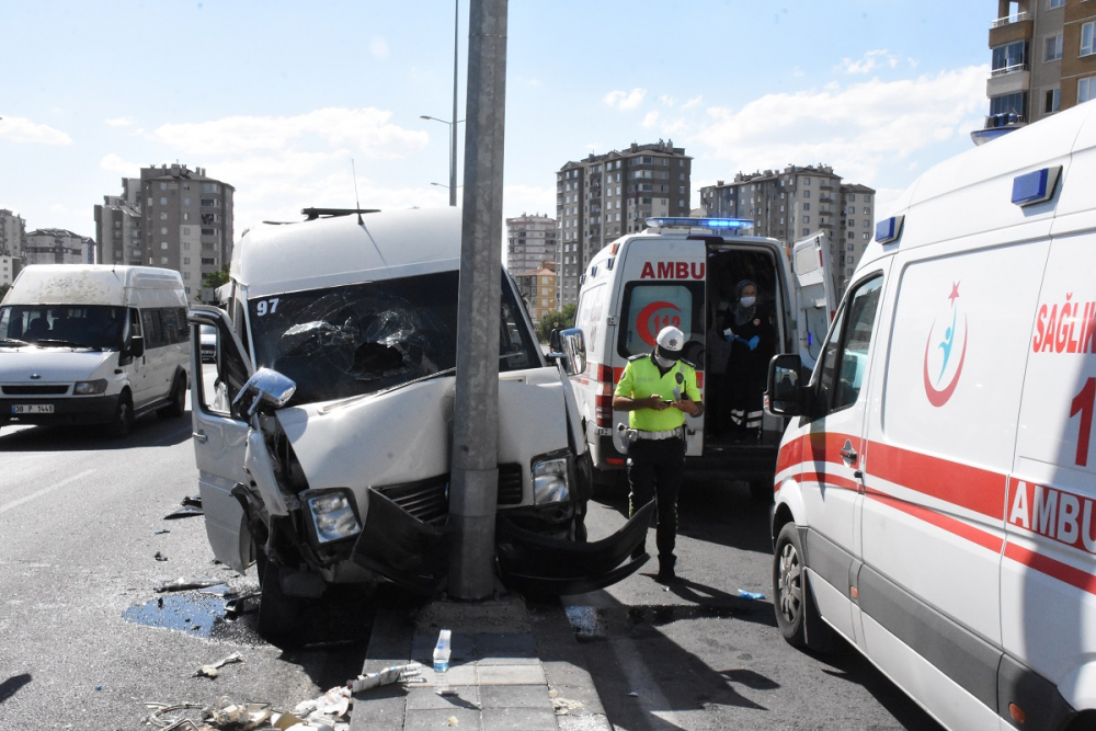 Mesaiden dönüyorlardı! İşçi servisinde bulunan çok sayıda kişi yaralandı 9