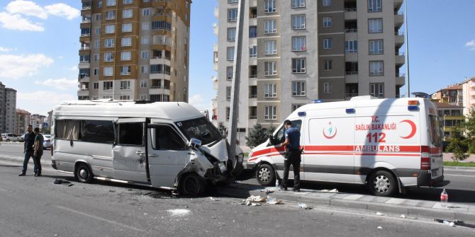 Mesaiden dönüyorlardı! İşçi servisinde bulunan çok sayıda kişi yaralandı