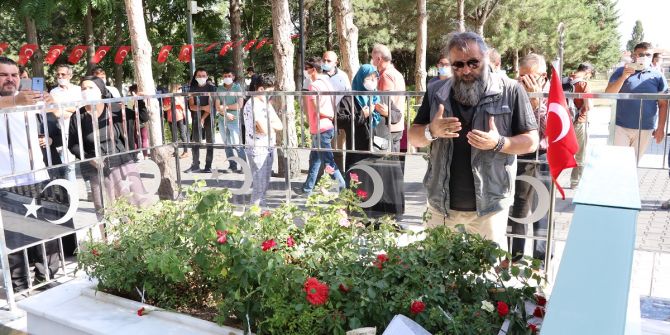 15 Temmuz şehidi Ömer Halisdemir, kabri başında anıldı!