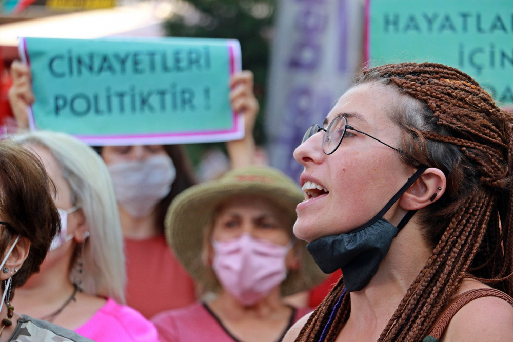 Pınar Gültekin cinayetini protesto eden kadınlara laf atan adama vatandaşlardan tepki 5