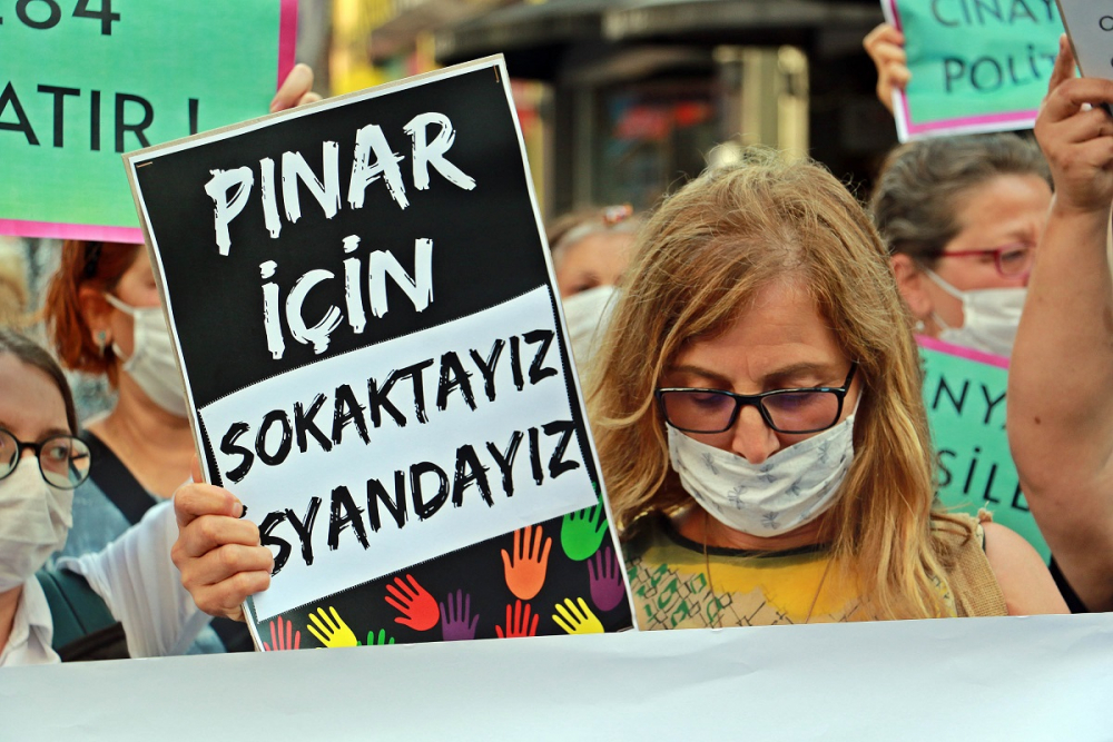 Pınar Gültekin cinayetini protesto eden kadınlara laf atan adama vatandaşlardan tepki 6