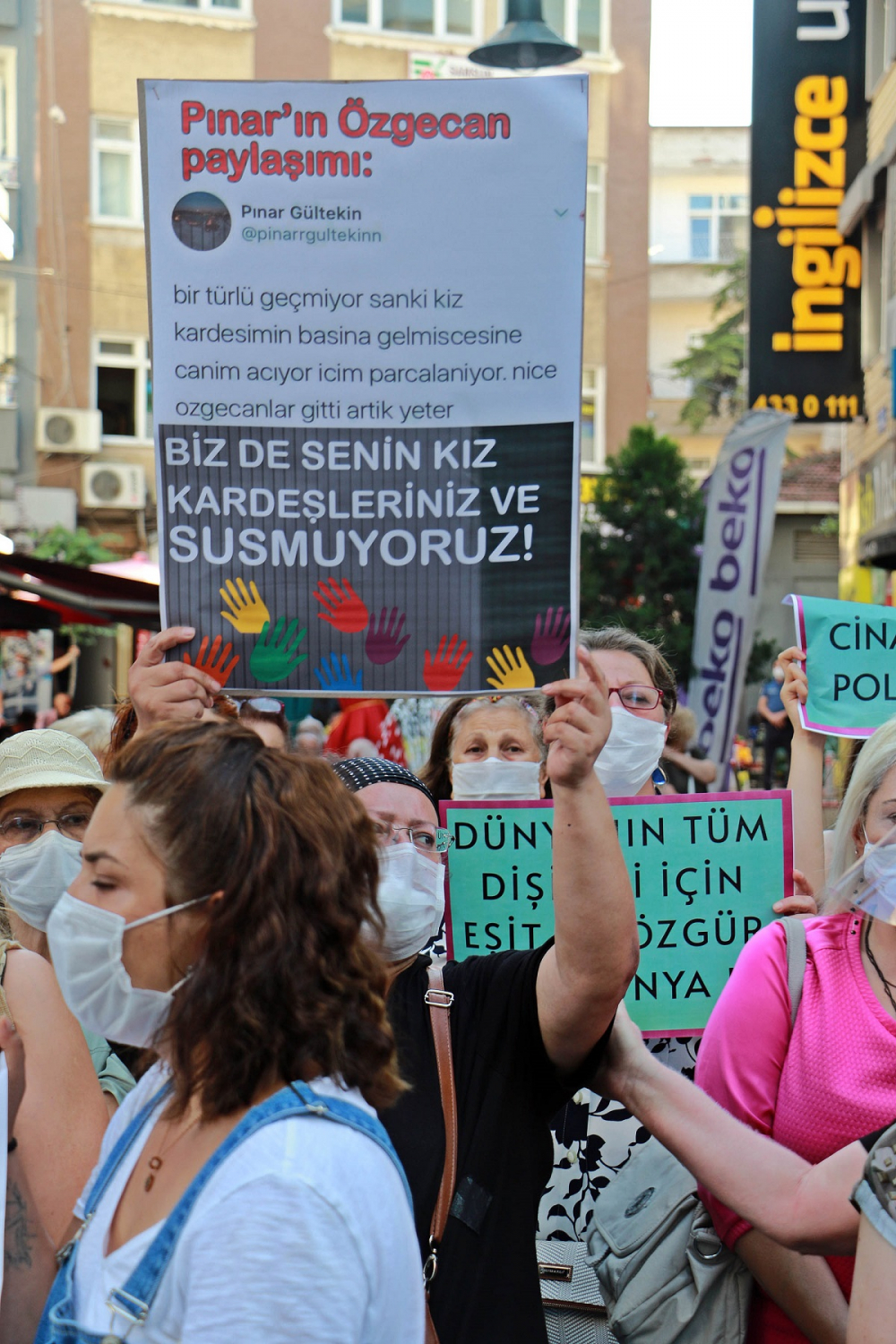 Pınar Gültekin cinayetini protesto eden kadınlara laf atan adama vatandaşlardan tepki 8